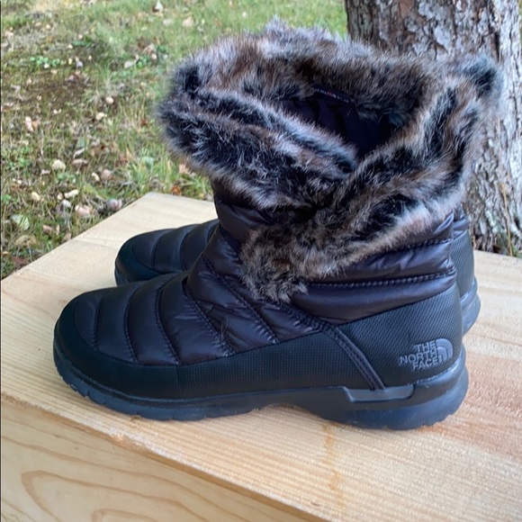 The North Face ThermoBall 11 Quilted Winter Boots - Picture 5 of 11